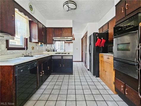 294 Plymouth Road Eastlake OH 44095