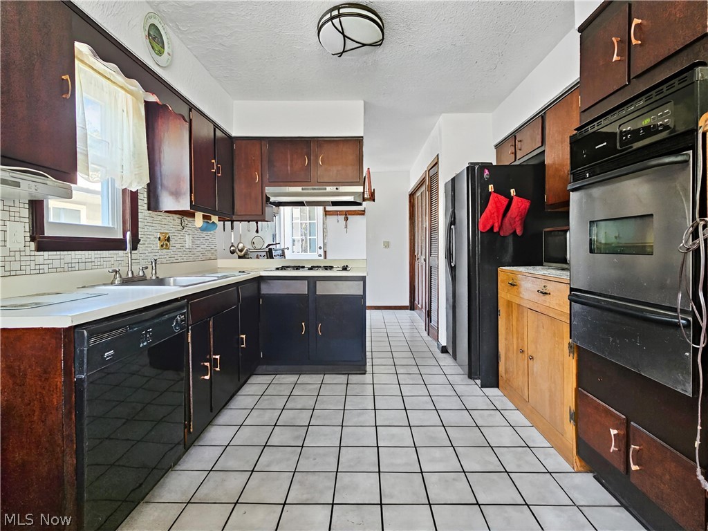 294 Plymouth Road Eastlake OH 44095