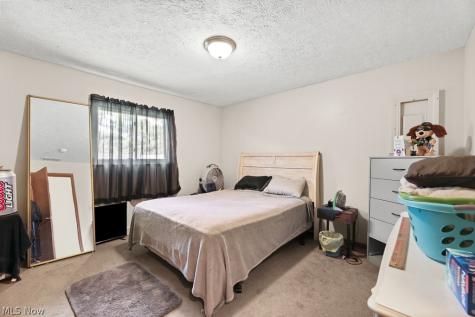 109 Monticello Circle Elyria OH 44035