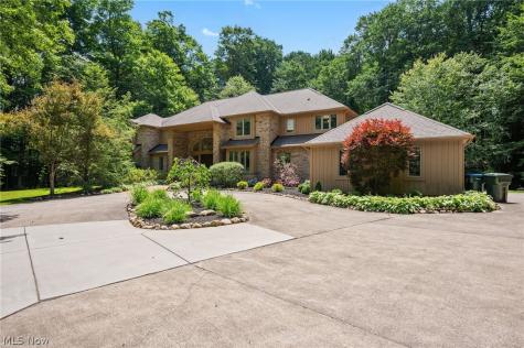 80 Easton Lane Moreland Hills OH 44022
