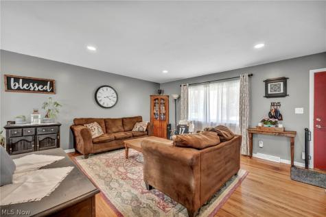 24281 Lebern Drive North Olmsted OH 44070