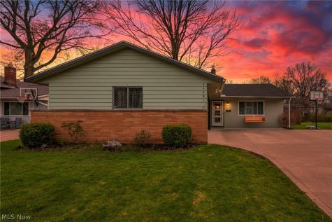 24281 Lebern Drive North Olmsted OH 44070