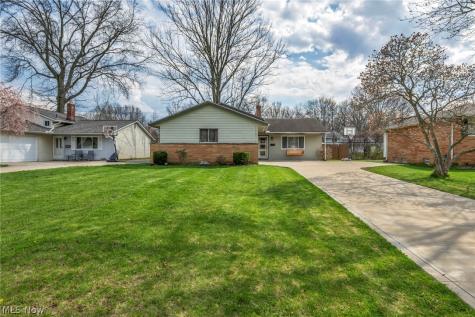 24281 Lebern Drive North Olmsted OH 44070