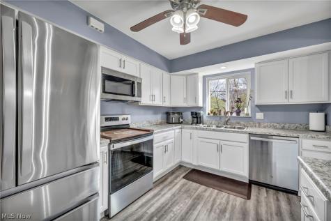 24281 Lebern Drive North Olmsted OH 44070
