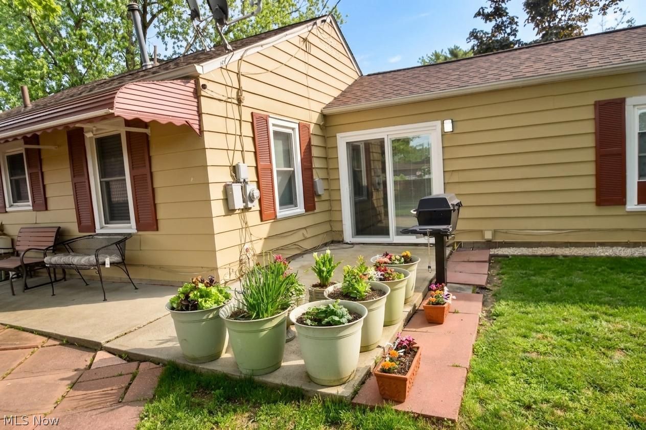 892 W River Road N Elyria OH 44035