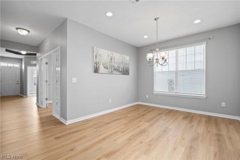 292 Kensington Way Elyria OH 44035
