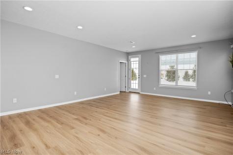 292 Kensington Way Elyria OH 44035