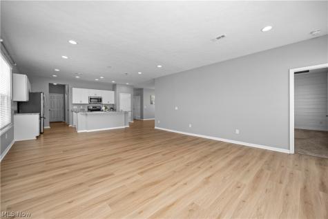 292 Kensington Way Elyria OH 44035