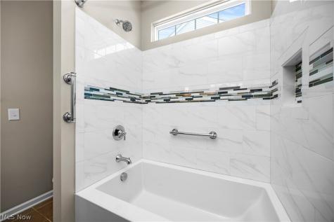 292 Kensington Way Elyria OH 44035
