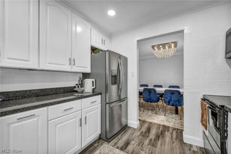 27478 Cottonwood Trail North Olmsted OH 44070