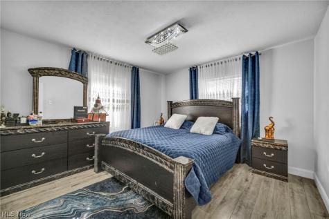 27478 Cottonwood Trail North Olmsted OH 44070