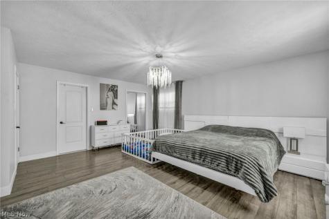 27478 Cottonwood Trail North Olmsted OH 44070