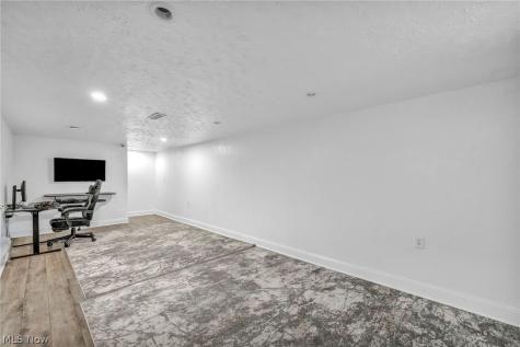 27478 Cottonwood Trail North Olmsted OH 44070