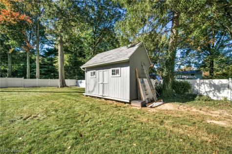 27478 Cottonwood Trail North Olmsted OH 44070