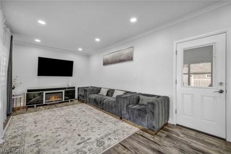 27478 Cottonwood Trail North Olmsted OH 44070