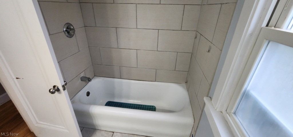 1353 Avondale South Euclid OH 44121