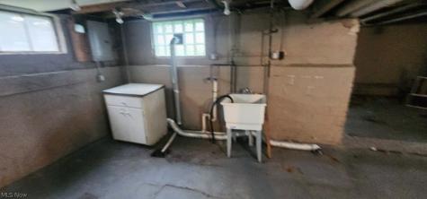 1353 Avondale South Euclid OH 44121