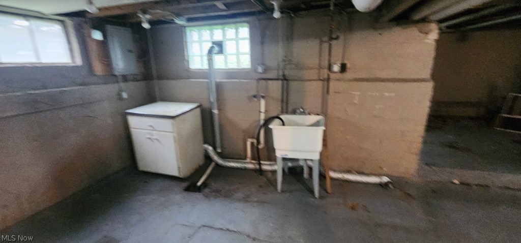 1353 Avondale South Euclid OH 44121