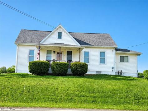 8942 Edison Street NE Louisville OH 44641