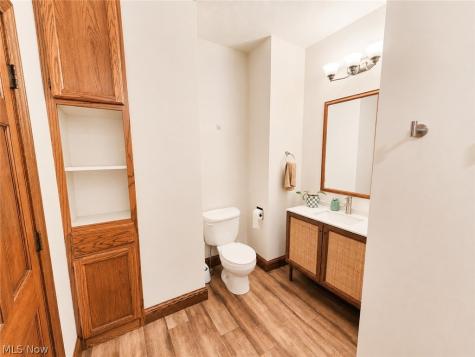 8942 Edison Street NE Louisville OH 44641