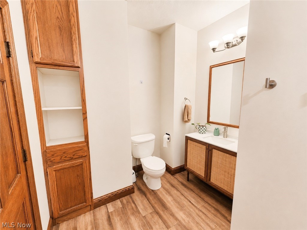 8942 Edison Street NE Louisville OH 44641