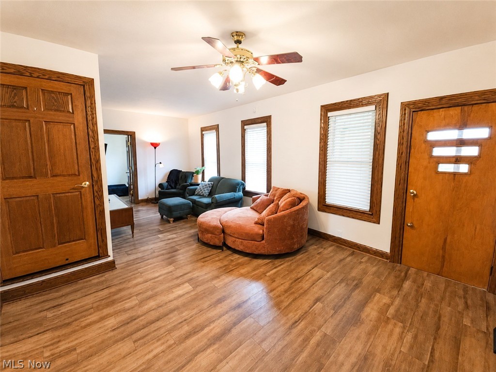 8942 Edison Street NE Louisville OH 44641
