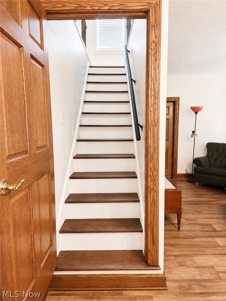8942 Edison Street NE Louisville OH 44641