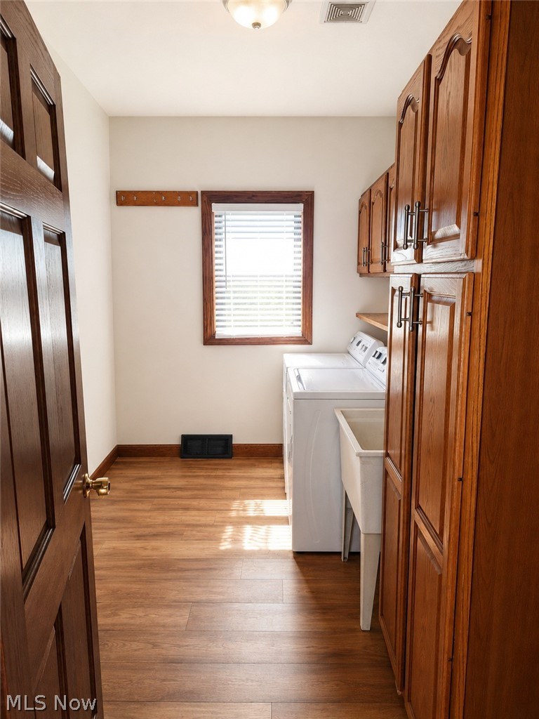 8942 Edison Street NE Louisville OH 44641