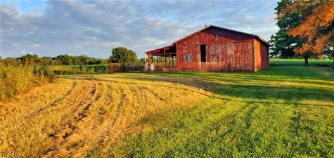 8942 Edison Street NE Louisville OH 44641