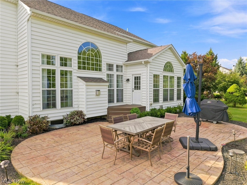 743 Hunt Club Way Avon Lake OH 44012