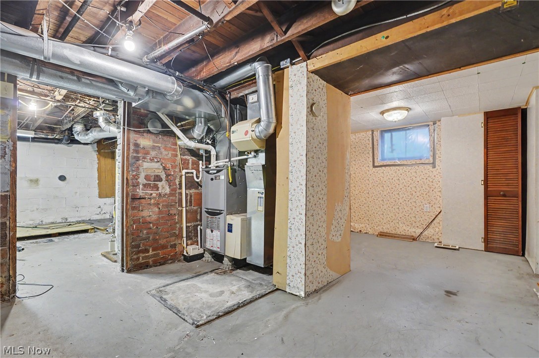 18091 Derr Avenue Beloit OH 44609