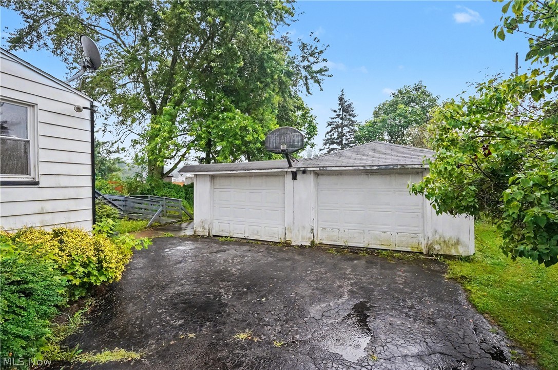 18091 Derr Avenue Beloit OH 44609