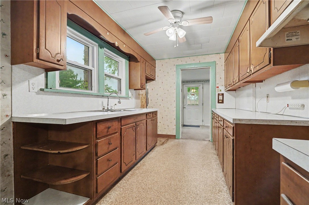 18091 Derr Avenue Beloit OH 44609