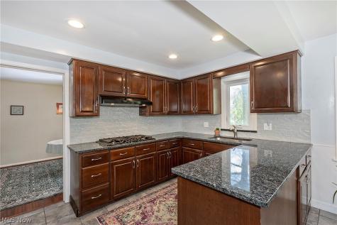 5530 Harleston Drive Lyndhurst OH 44124