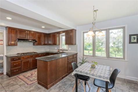5530 Harleston Drive Lyndhurst OH 44124