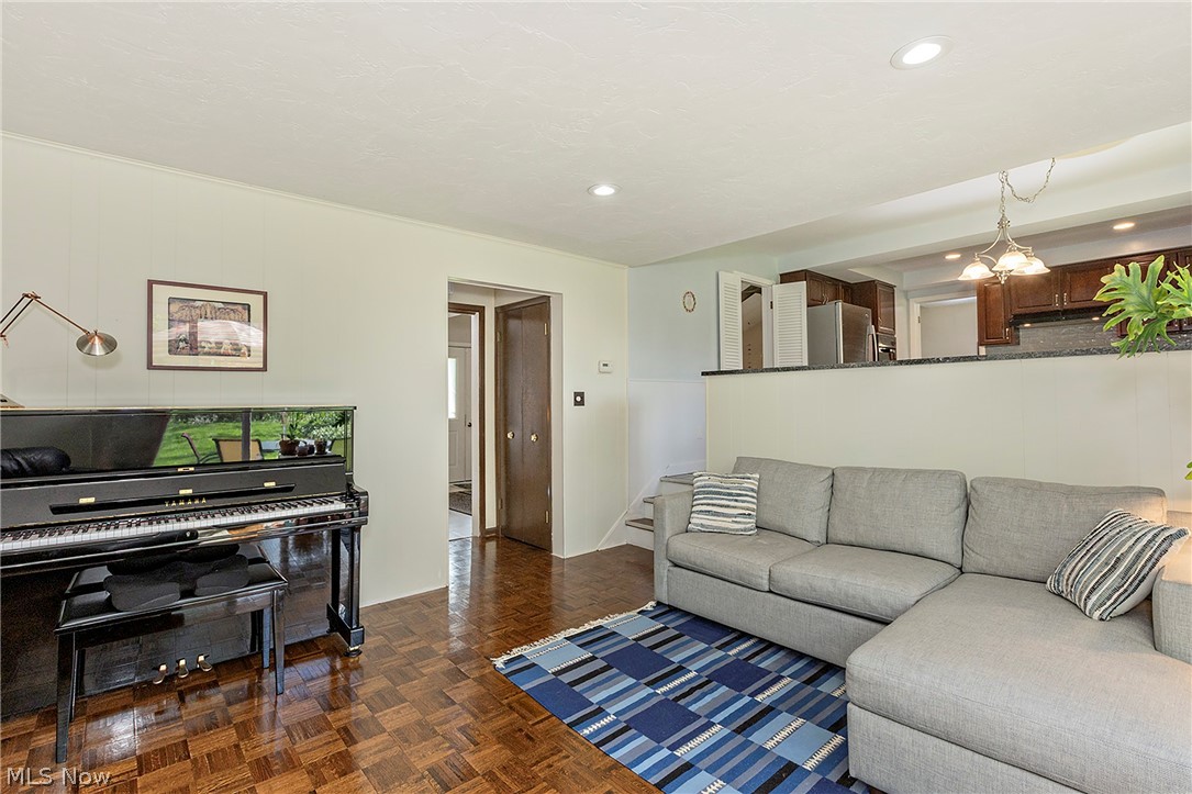 5530 Harleston Drive Lyndhurst OH 44124