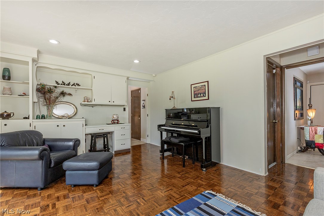 5530 Harleston Drive Lyndhurst OH 44124