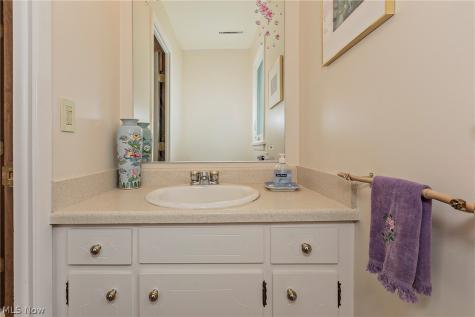 5530 Harleston Drive Lyndhurst OH 44124