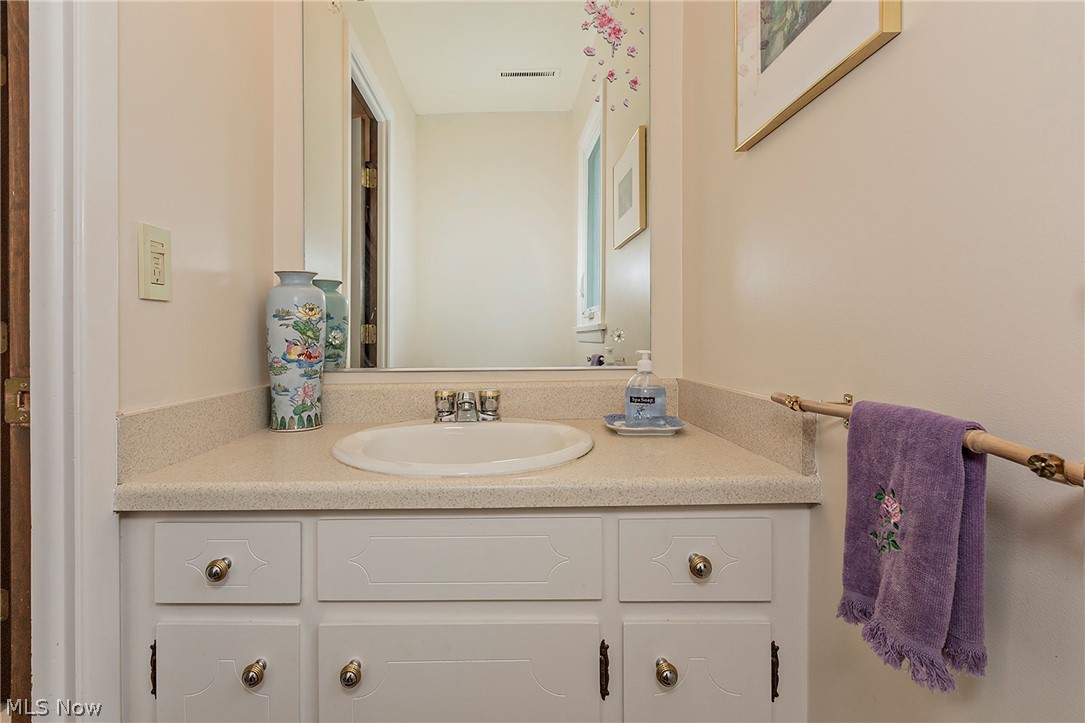 5530 Harleston Drive Lyndhurst OH 44124