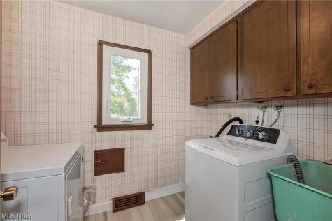 5530 Harleston Drive Lyndhurst OH 44124