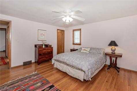 5530 Harleston Drive Lyndhurst OH 44124