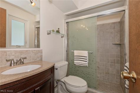 5530 Harleston Drive Lyndhurst OH 44124
