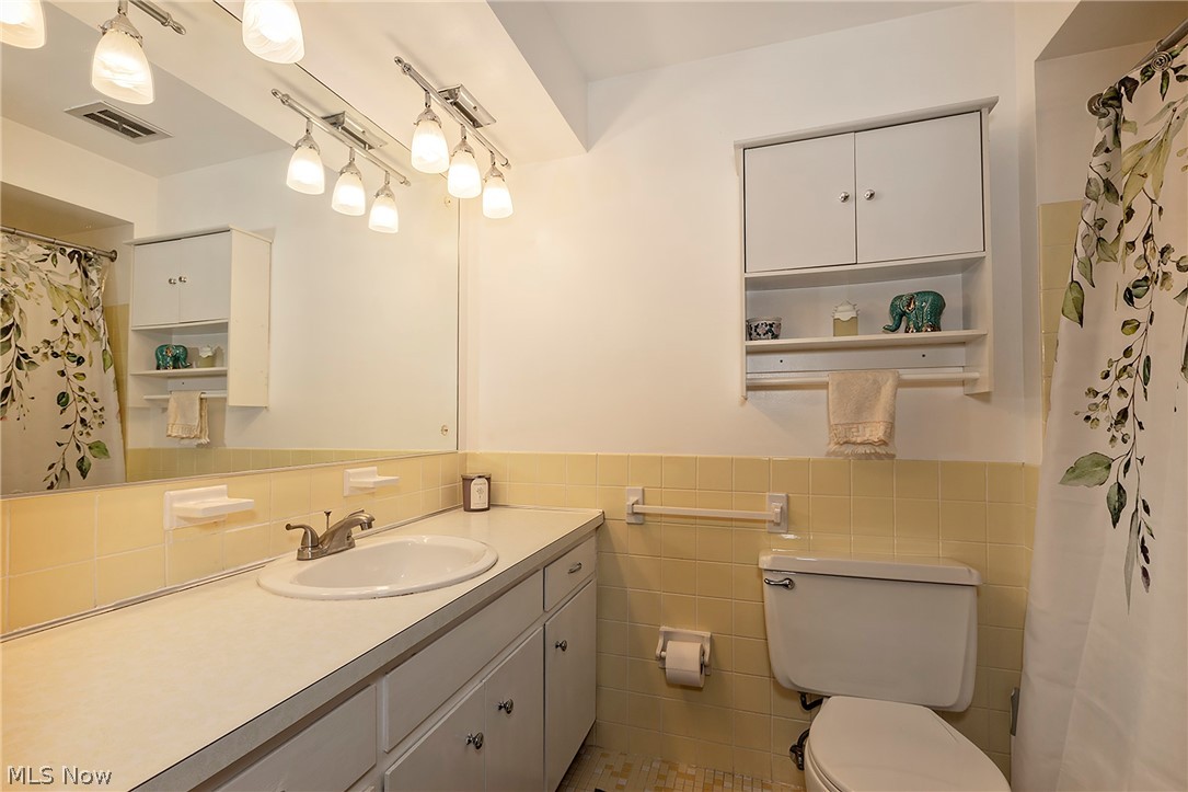 5530 Harleston Drive Lyndhurst OH 44124
