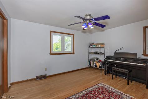 5530 Harleston Drive Lyndhurst OH 44124