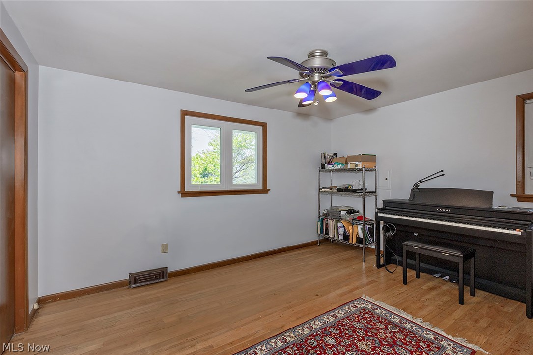 5530 Harleston Drive Lyndhurst OH 44124
