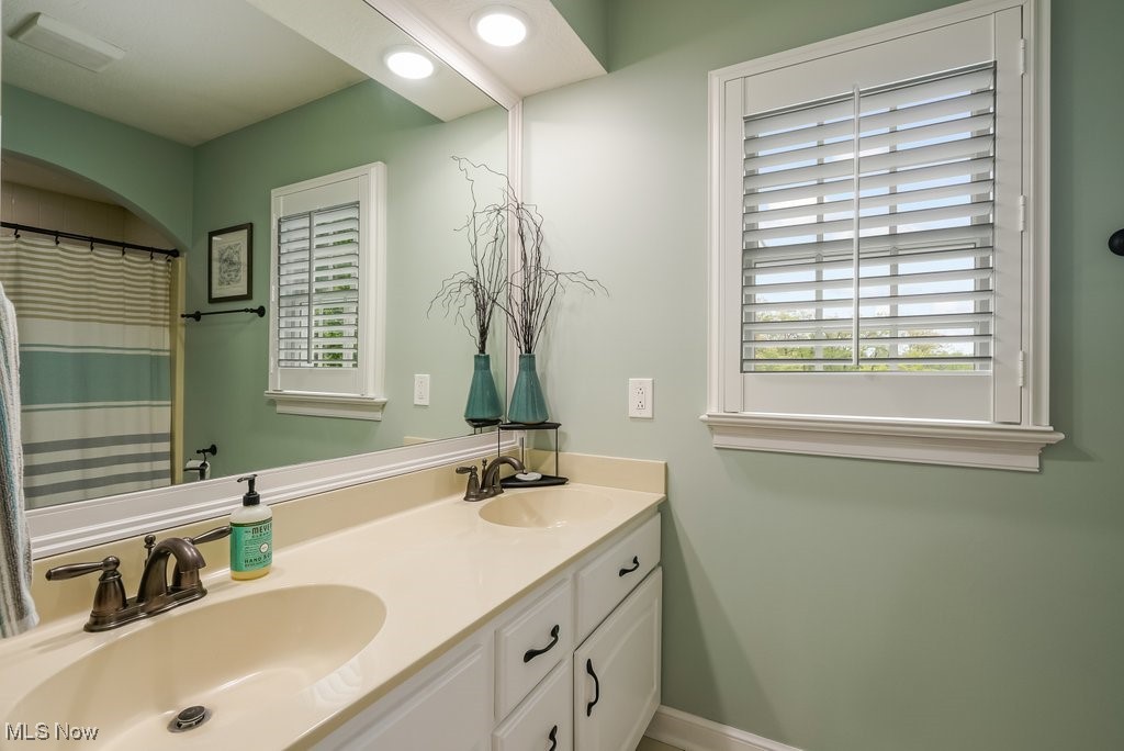 196 Lake Front Drive Akron OH 44319