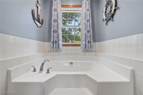 1718 Cornerstone Street SW Hartville OH 44632
