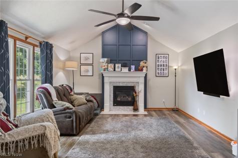 1718 Cornerstone Street SW Hartville OH 44632
