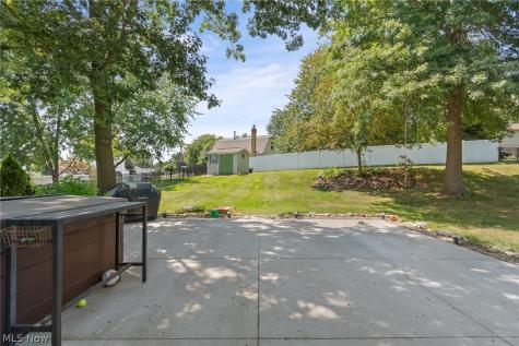 1718 Cornerstone Street SW Hartville OH 44632