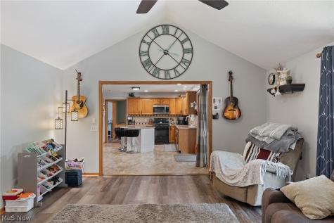1718 Cornerstone Street SW Hartville OH 44632